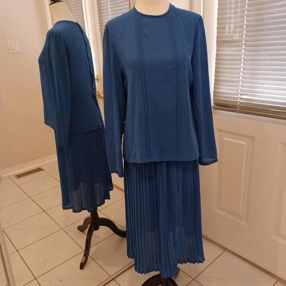4/$60 Sheer Blue Three Piece Dress (Skirt, Blouse, Belt) - Size 12 - Picture 2 of 11